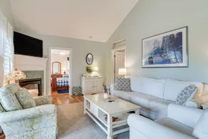 Seneca Lake Retreat w/ Deck - Walk to Wineries! - Interiør