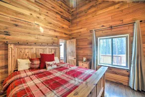Woodsy Mountain Cabin: 2 Mi to Angel Fire Resort! - Interior
