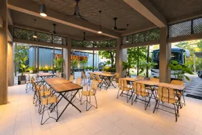 Grids by Epic Collection - Restaurant