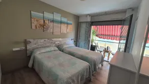 Attic,Terrace & BBQ, Bcn-Airport 15 Min, Cruise Port 30 min-Mucho Mejor que un Hotel - Værelse