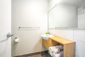 Nightcap at Keysborough Hotel - Bathroom