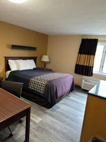 Wickford Motor Inn - Room