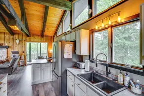 Private Hot Tub: Riverfront Escape in Shawano - Interiør