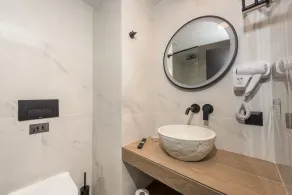 Lesvion Hotel - Bathroom