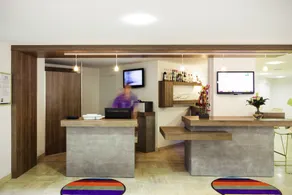 ibis Styles Niort Poitou Charentes - Eingangsbereich