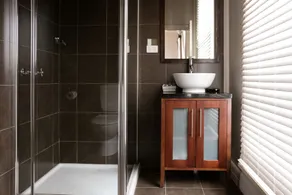 Oscars Hotel and Cafe Bar - Bathroom