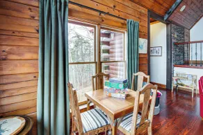 North Georgia Log Home w/ Long Range Views - Interiør