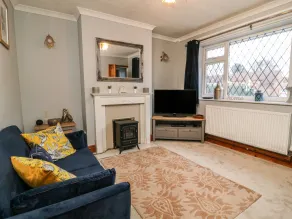 Cornerways, 8 North Lane - Living room