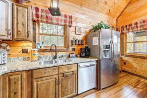 Cozy Couples Getaway w/ Hot Tub: 'Fox Ridge Cabin' - Interior