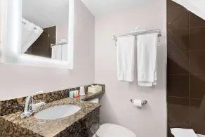 SureStay Plus by Best Western Windsor - Bathroom