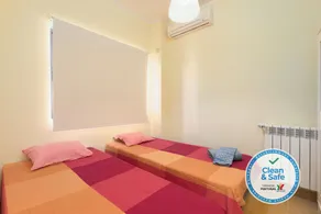 Villa con piscina privada, jardín, terraza y vistas al mar. - Baño