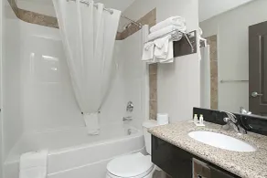 Travelodge by Wyndham Wetaskiwin - Bathroom
