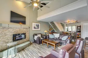 Lakefront Condo Indoor pool, sauna, & pickle ball! - Innenbereich