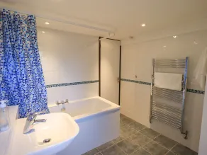 9 Camden Building - Bathroom