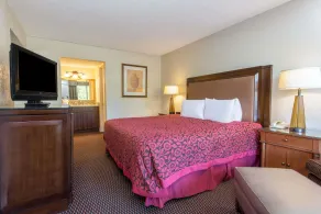 Days Inn & Suites by Wyndham Dayton North - Chambre