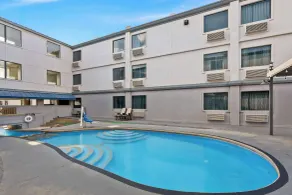 SureStay Plus Hotel by Best Western Lubbock Medical Center - Piscine