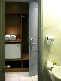 Achilles Hotel - Baño