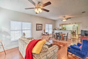 4 Miles to Lake Jacksboro: Cozy Texas Cottage - Innvendig
