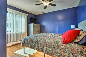 Vibrant Teaneck Home ~ 12 Mi to Manhattan! - Rum