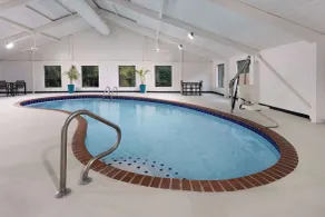 La Quinta Inn & Suites by Wyndham Memphis I-240 - Piscine