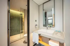 Holiday Inn Express Shanghai PVG Airport Zhuqiao - Free shuttle bus to Pudong Airport and Disneyland - Salle de bain