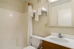 HomeTowne Studios by Red Roof Denver - Airport/Aurora - Salle de bain