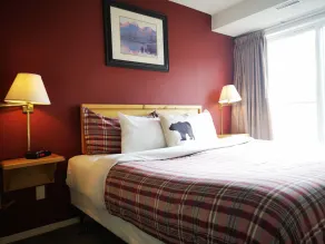 Canadian Rockies Chalets by Trilink - 2 & 3 Bedroom Condos - Self Check-In - Walking Distance to Downtown - Free Parking - Pet-Friendly - No AC - Zimmer