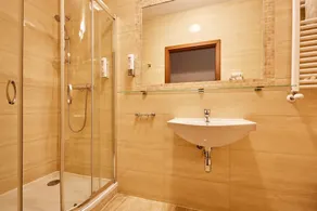 Willa Labelle - Bathroom