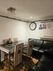 Rayan's Lodge Stratford London by OYO - Room