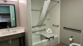 ECHO Suites Extended Stay by Wyndham Dallas Plano - Frisco - Salle de bain