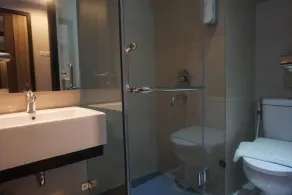 Unisi Hotel Malioboro - Jogja Syariah - Bathroom