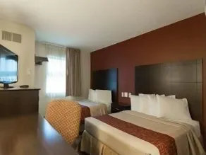 Travelodge by Wyndham Romulus Detroit Airport - Chambre