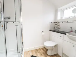 7 Marina View - Badezimmer