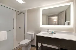 La Quinta Inn by Wyndham Columbus I-70E Reynoldsburg - Bathroom