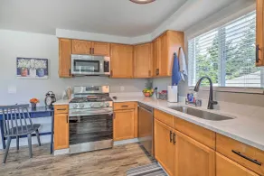 Ideally Located Buckley Apartment w/ Balcony! - Interiør