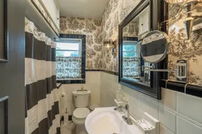 Linden - A Historic Bed and Breakfast - Bathroom