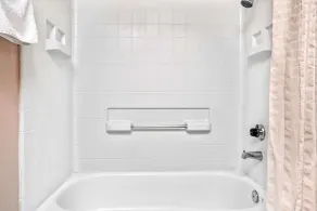 Super 8 by Wyndham Upland Ontario CA - Salle de bain