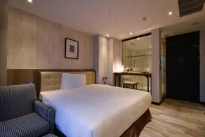 3 Door Hotel - Room
