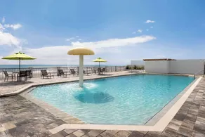 La Quinta by Wyndham Oceanfront Daytona Beach - Piscine