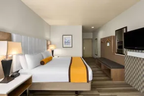 Hotel Marguerite South Anaheim - Garden Grove, Trademark Collection by Wyndham - Chambre