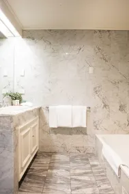 The Richmond Hotel - Adelaide - Bathroom