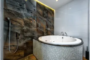 One Luxury Suites - Bathroom