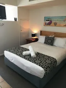 Grand Palais Boolarong Beachside Apartments - Chambre