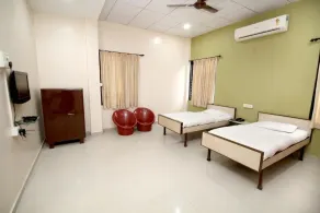 Hotel Gomatgiri - Quarto