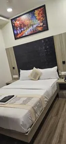 Hotel Arts International - Room