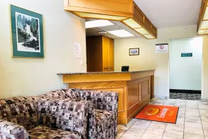 Econo Lodge Okotoks - Lobby