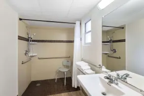 Super 8 by Wyndham Bradenton Sarasota Area - Salle de bain