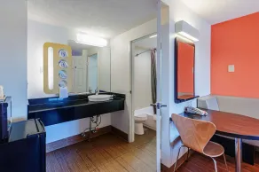 Motel 6-Martinsburg, WV - Bad