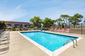 Super 8 by Wyndham Lenexa Overland Park Area/Mall Area - Piscine