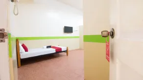 RedDoorz at Praferosa Resort Hotel Calamba - Chambre